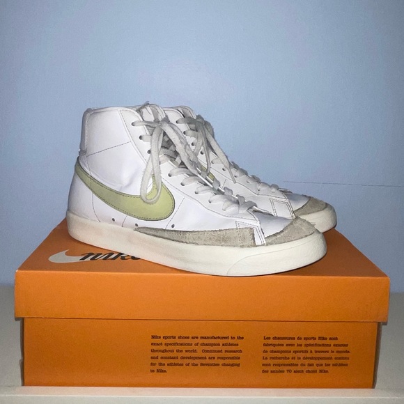 Women’s Nike Blazer ‘77 - Picture 1 of 3